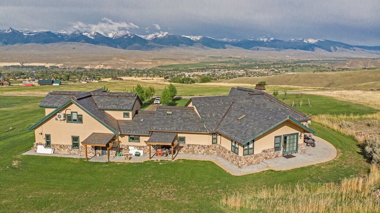 Photo of Outdoor in Salmon