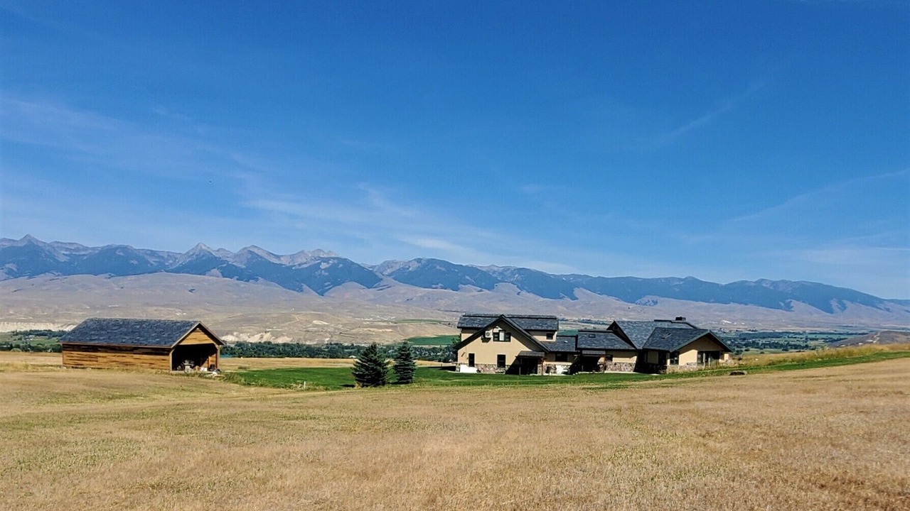 Photo of Outdoor in Salmon