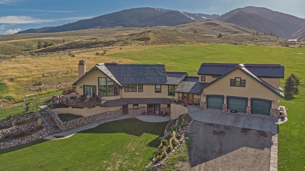 Photo of Outdoor in Salmon