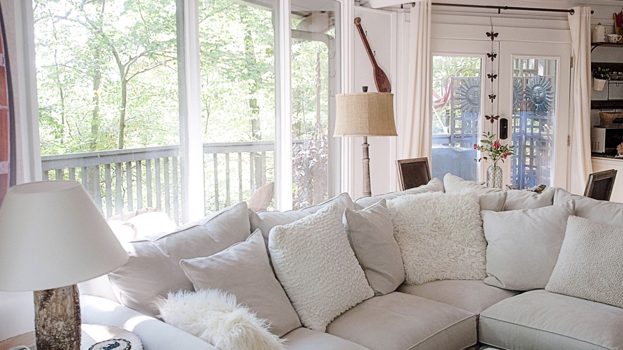 Photo of Livingroom in Big Canoe