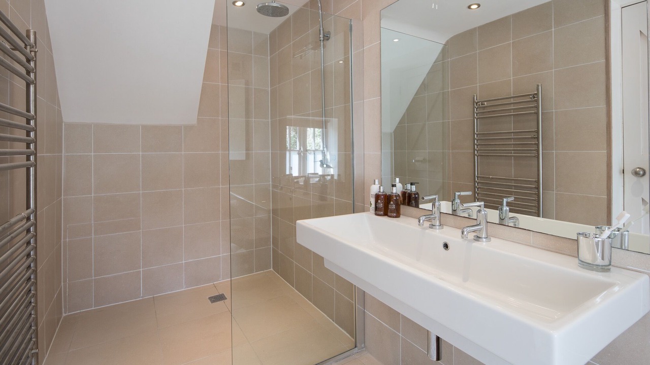 Photo of Bathroom in Broadwoodkelly