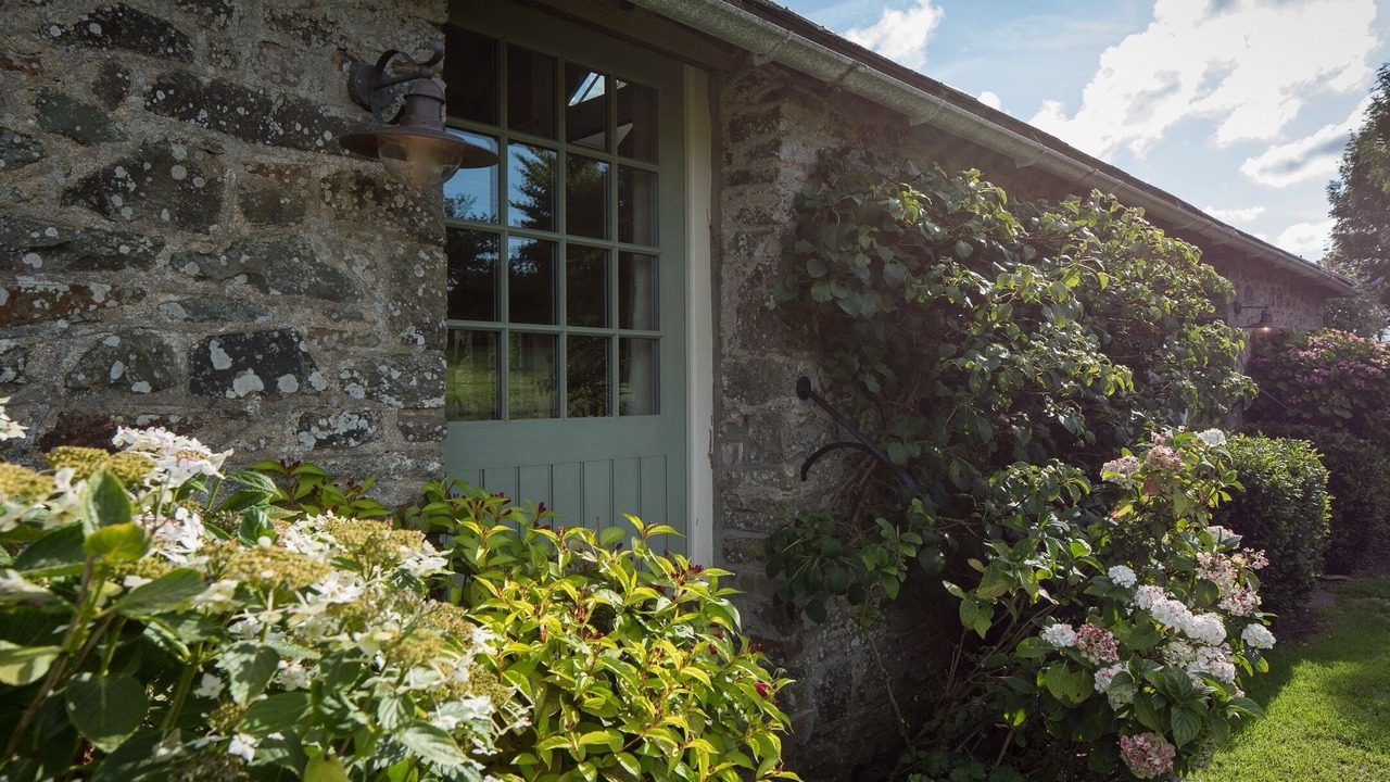 Photo of Outdoor in Broadwoodkelly