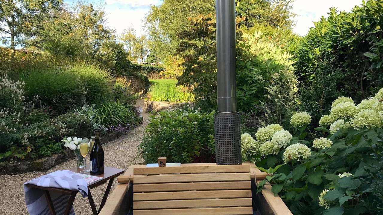 Photo of Outdoor in Broadwoodkelly