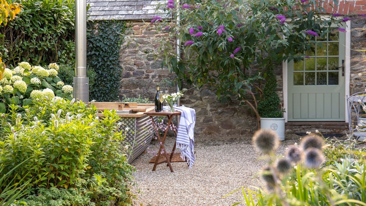 Photo of Outdoor in Broadwoodkelly