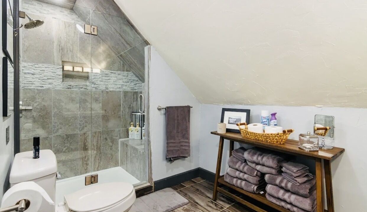 Photo of Bathroom in Garfield