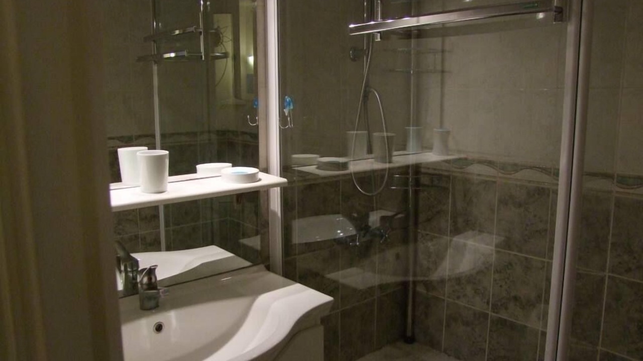 Photo of Bathroom in Cahon