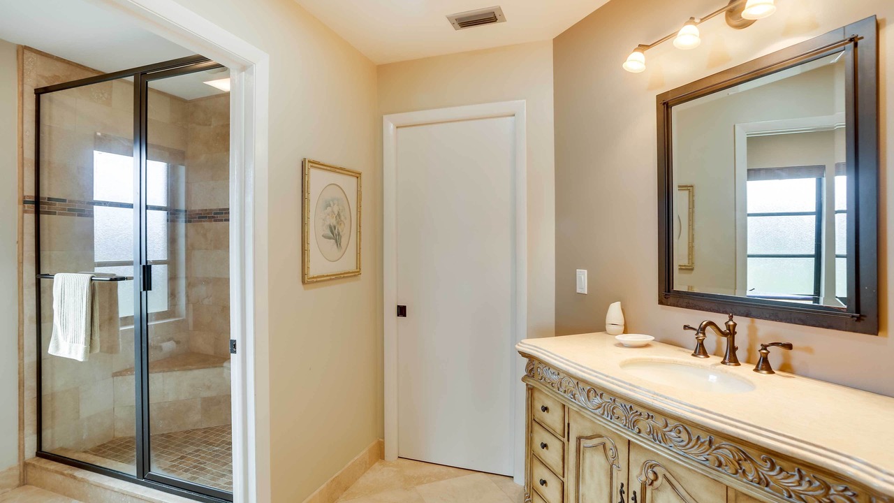 Photo of Bathroom in Caloosahatchee