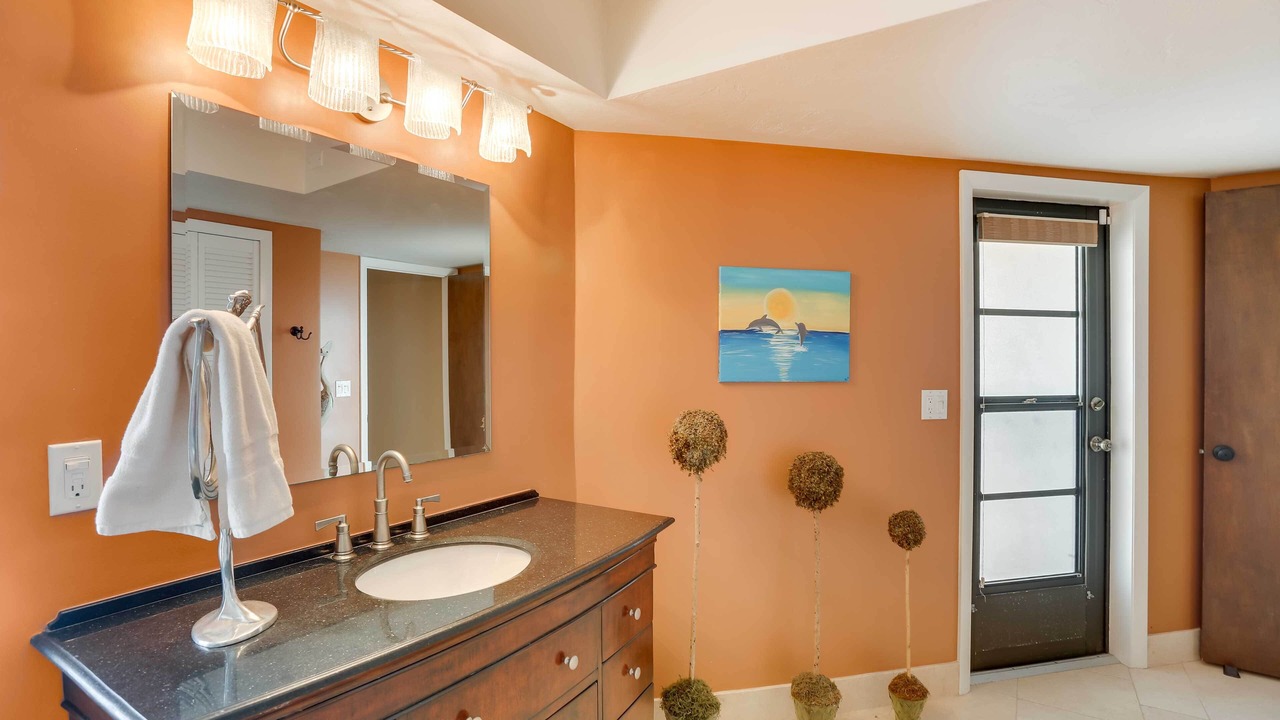 Photo of Bathroom in Caloosahatchee