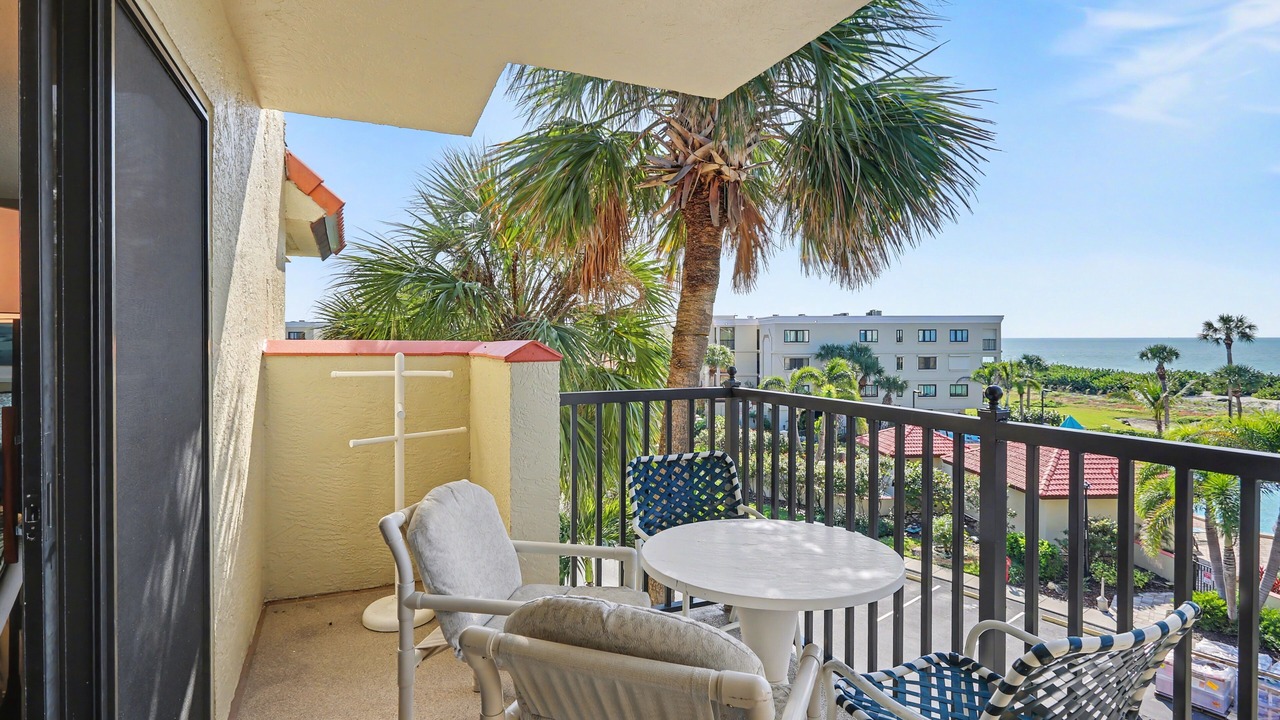 Photo of Patio Balcony in Sunset Beach