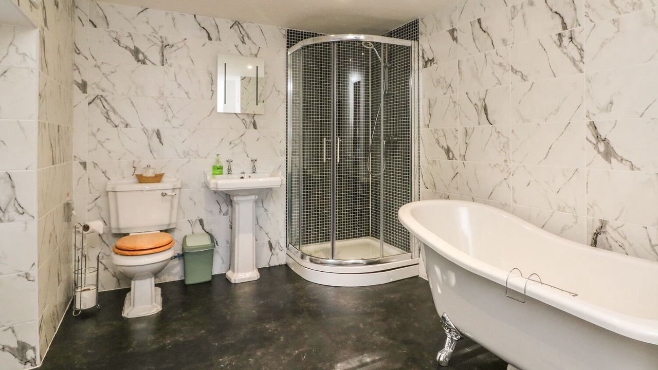 Photo of Bathroom in Lynton