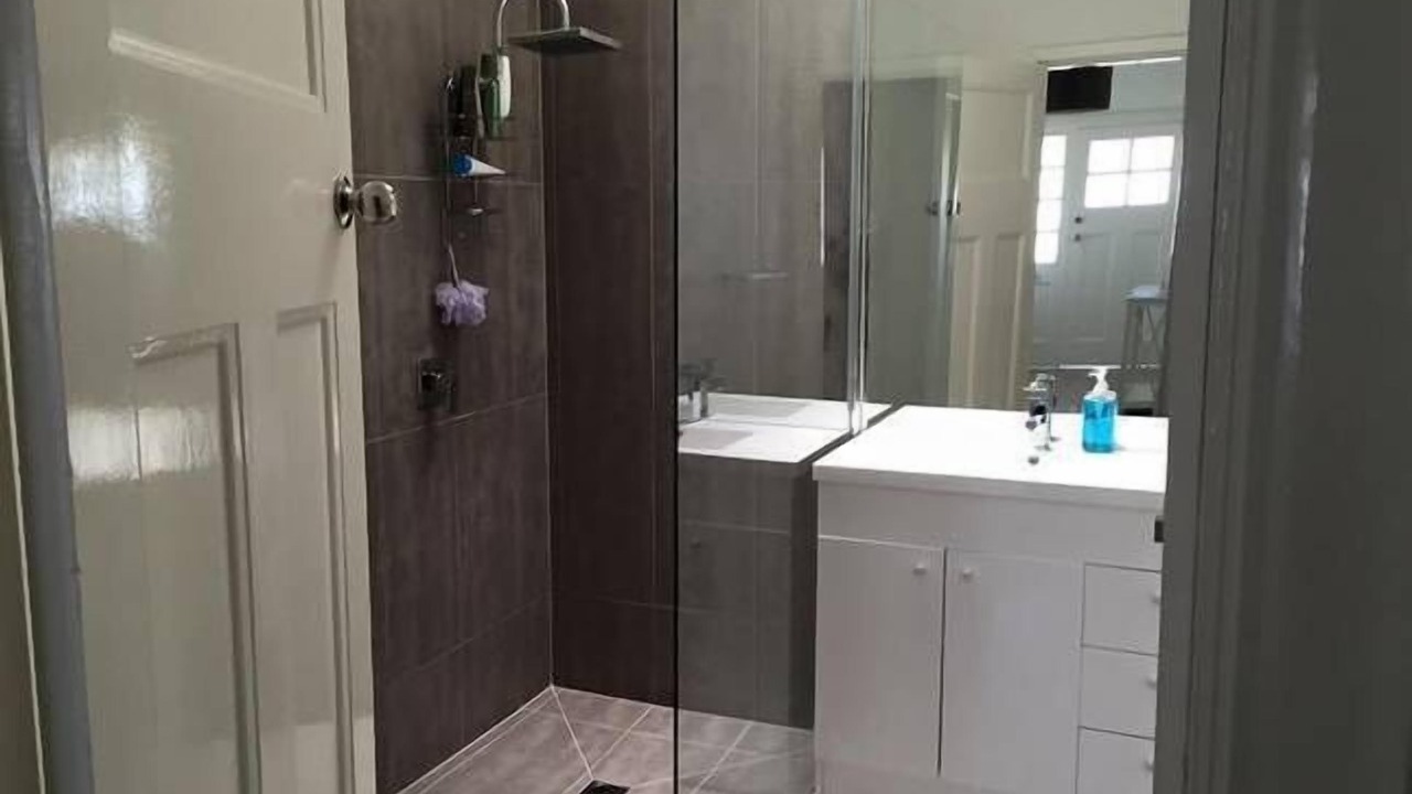 Photo of Bathroom in Yarrawonga