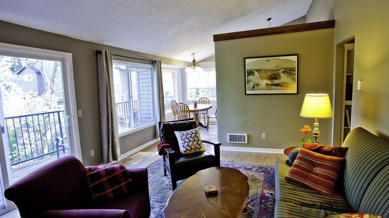 Photo of Livingroom in Corbett - Terwilliger - Lair Hill