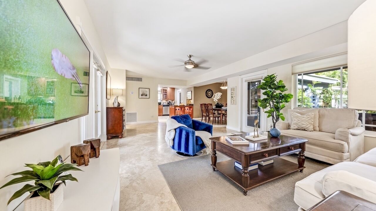 Photo of Livingroom in Central Corals