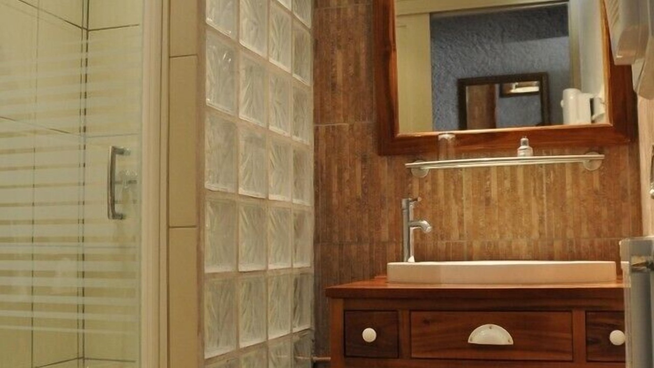Photo of Bathroom in Ceret