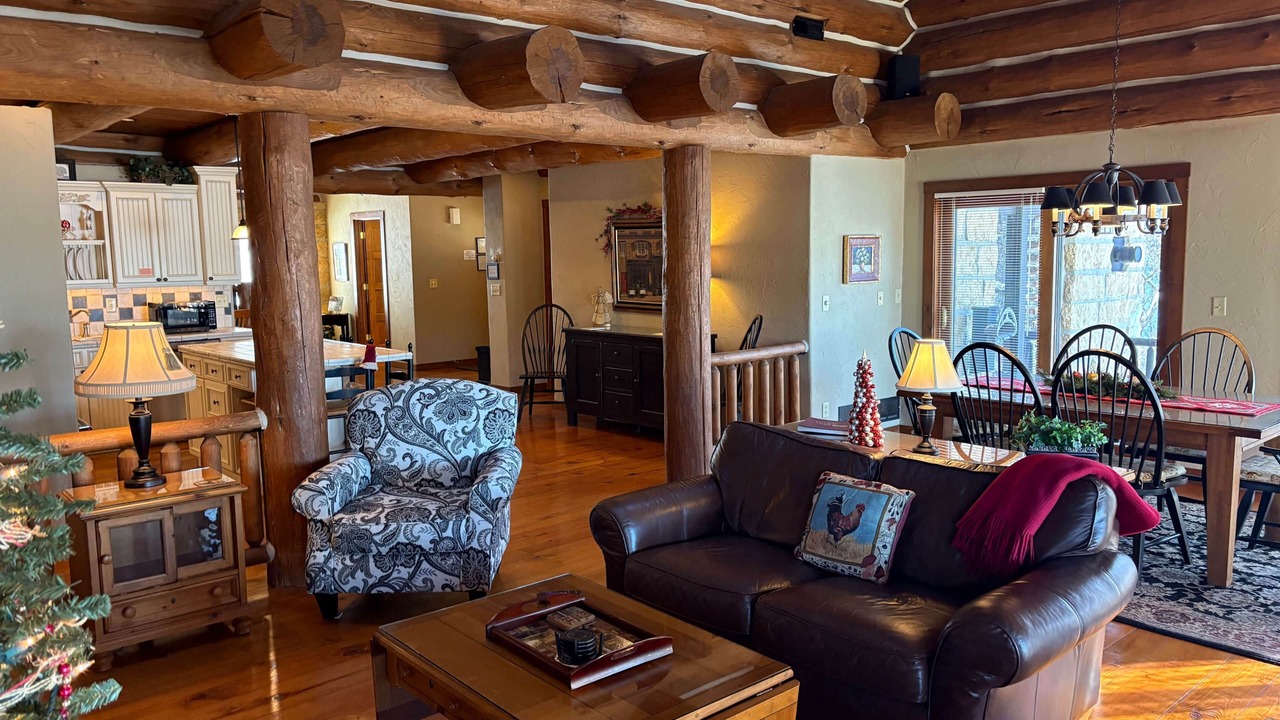 Photo of Livingroom in The Galena Territory