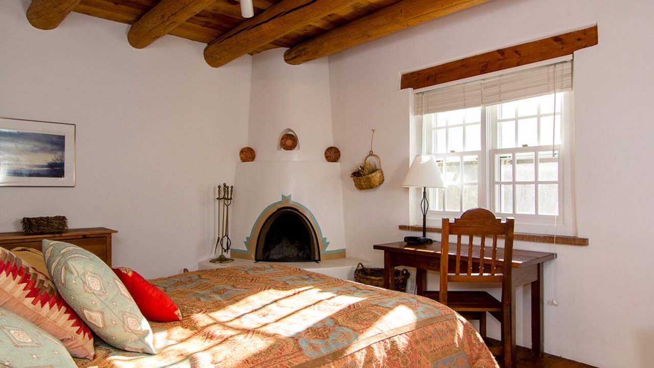 Photo of Livingroom in Northeast Santa Fe