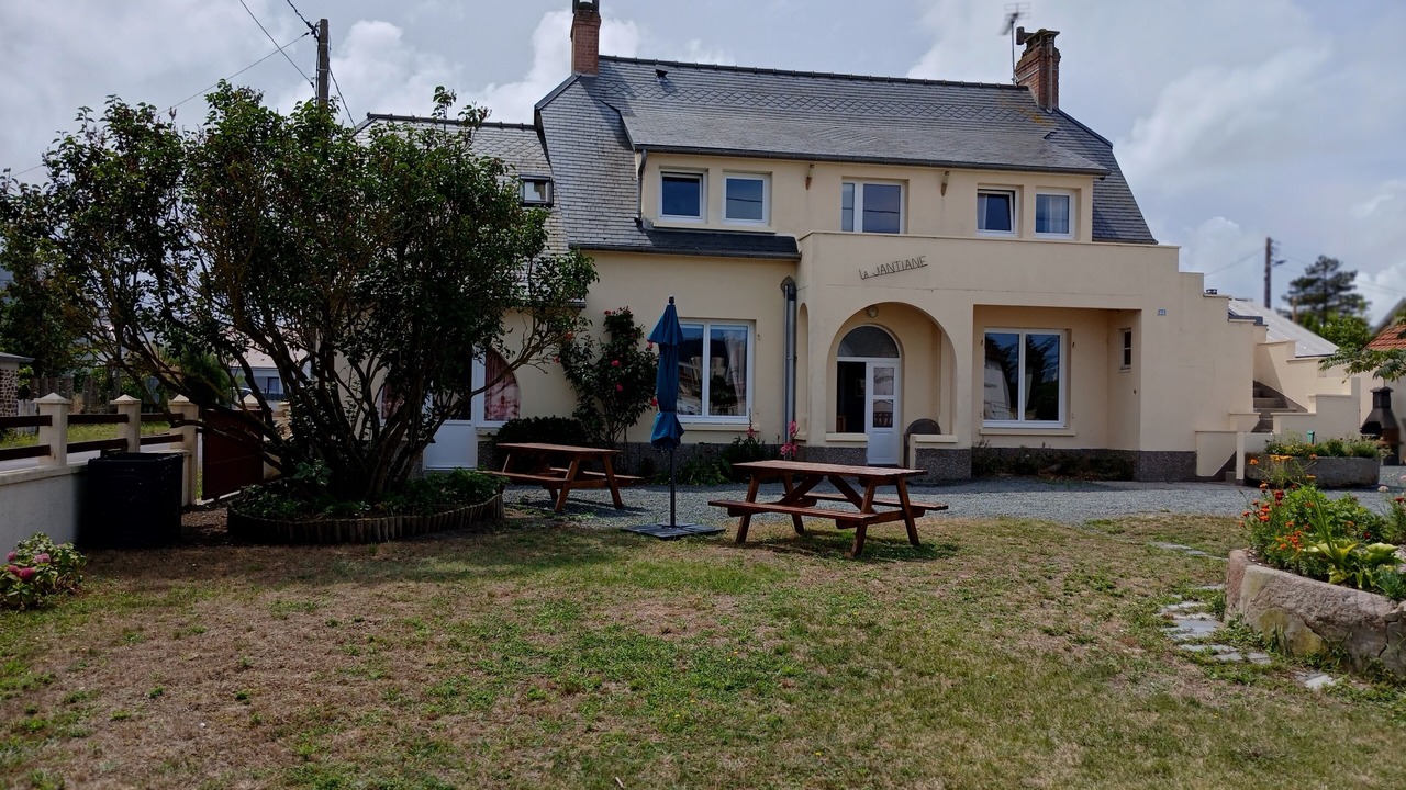 Photo of Outdoor in Saint-Martin de Brehal