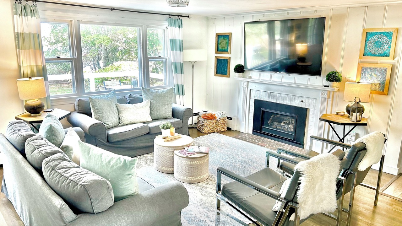 Photo of Livingroom in South Yarmouth
