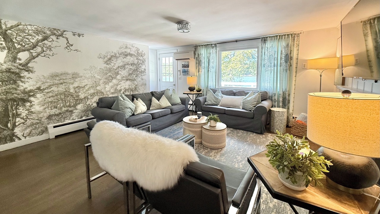 Photo of Livingroom in South Yarmouth