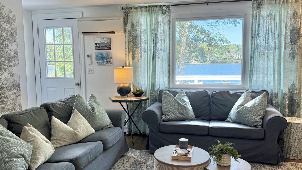 Photo of Livingroom in South Yarmouth