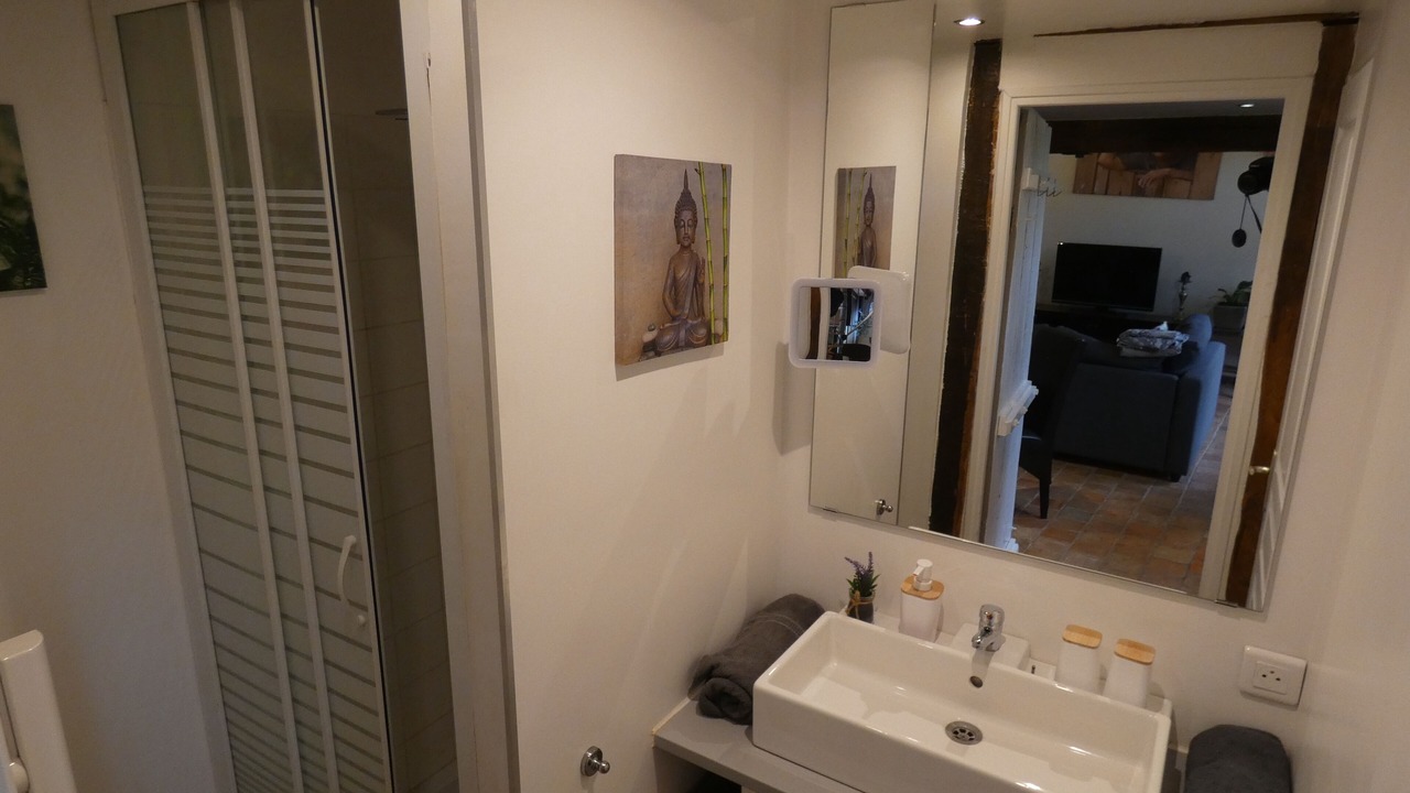 Photo of Bathroom in Roinville