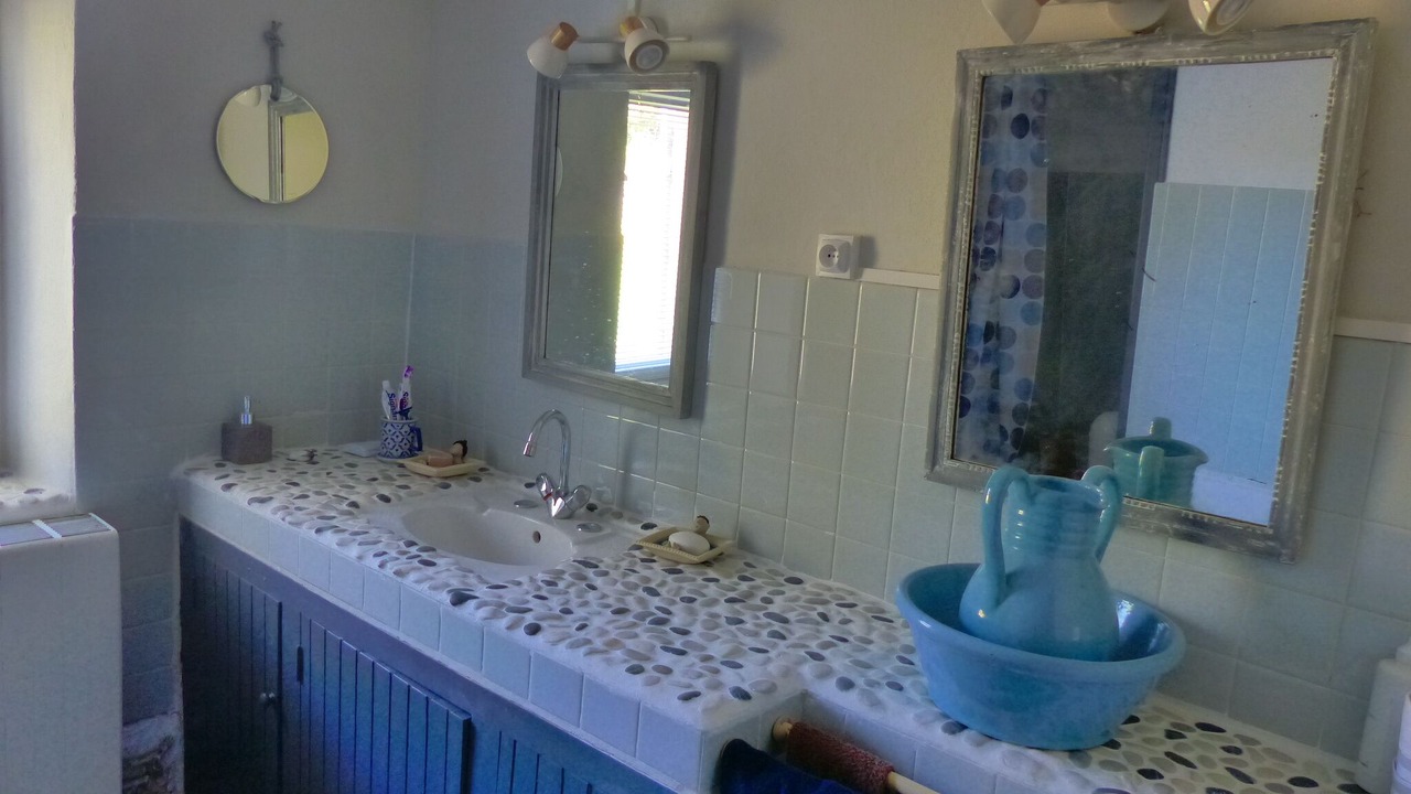 Photo of Bathroom in Saint-Marcel-d'Aredeche