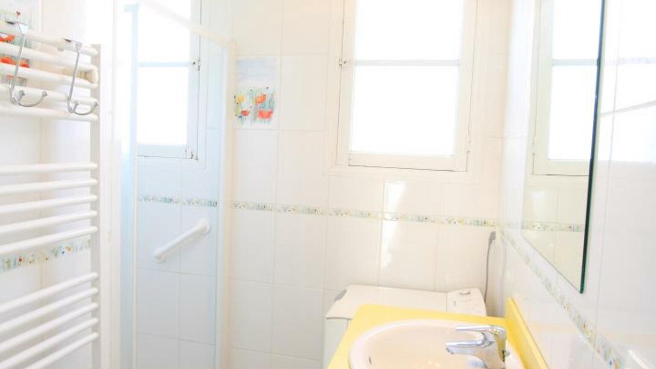 Photo of Bathroom in Saint-Pair-sur-Mer
