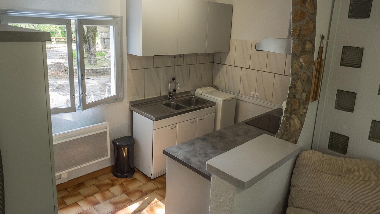 Photo of Others in Uzer