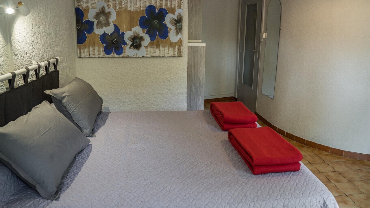 Photo of Others in Uzer