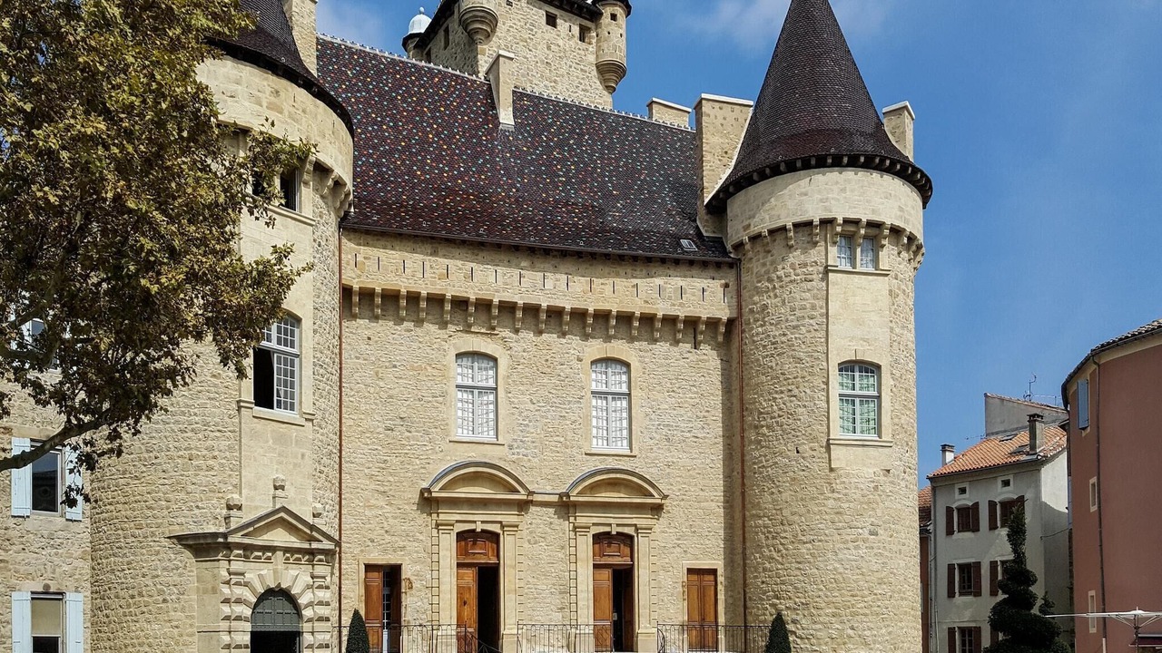 Photo of Others in Uzer