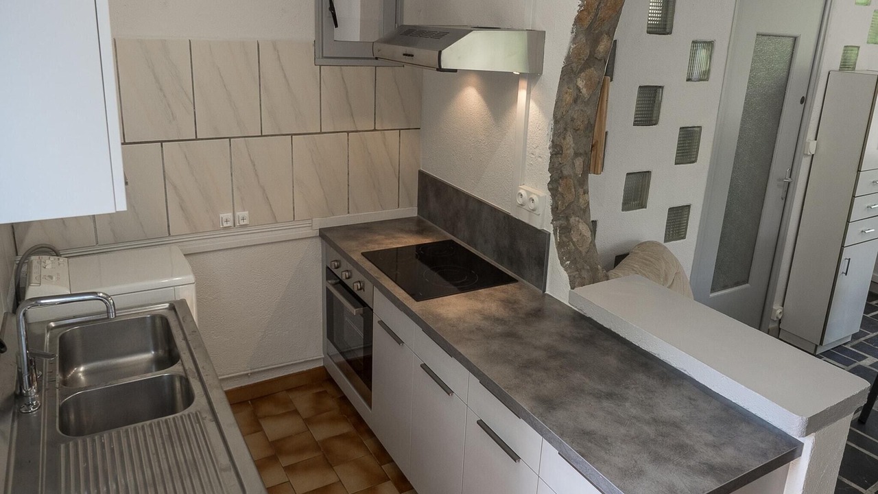 Photo of Others in Uzer