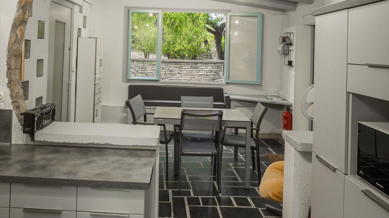 Photo of Others in Uzer