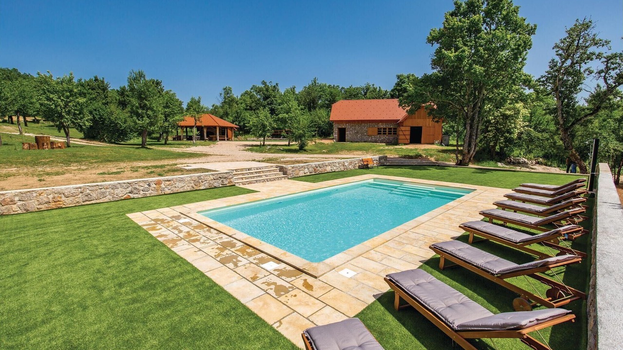 Photo of Outdoor in Perusic