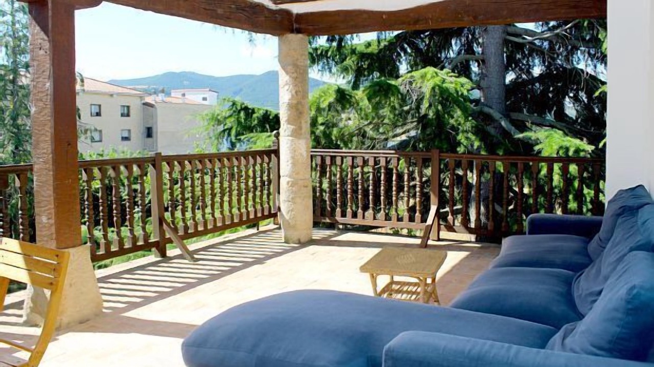 Photo of Patio Balcony in Egues