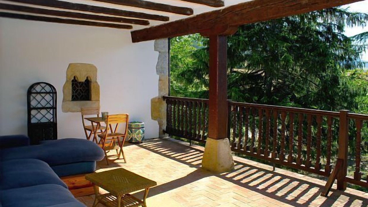 Photo of Patio Balcony in Egues