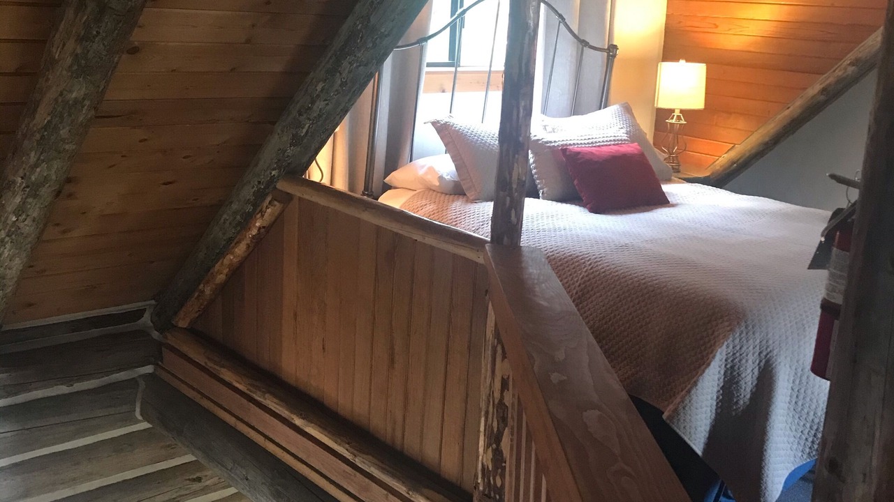 Photo of Bedroom in Mazama