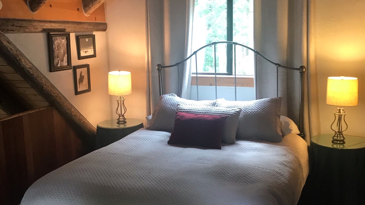 Photo of Bedroom in Mazama