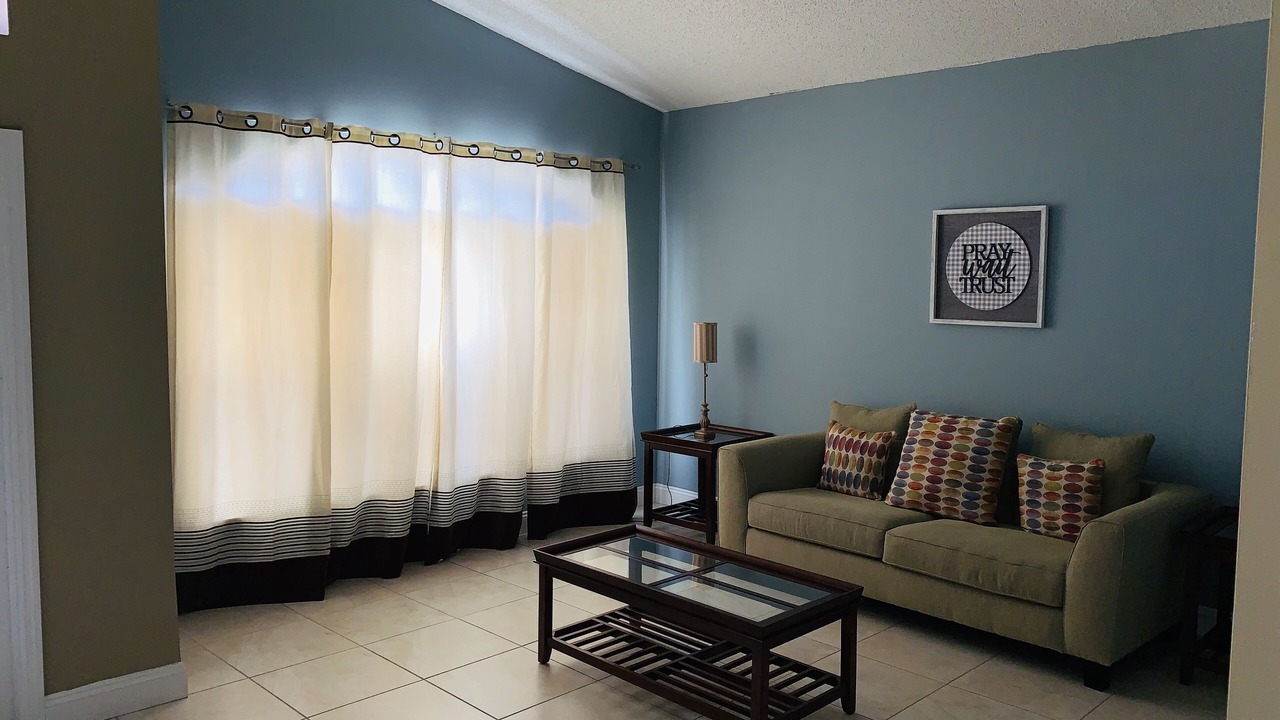 Photo of Livingroom in Pembroke Pines
