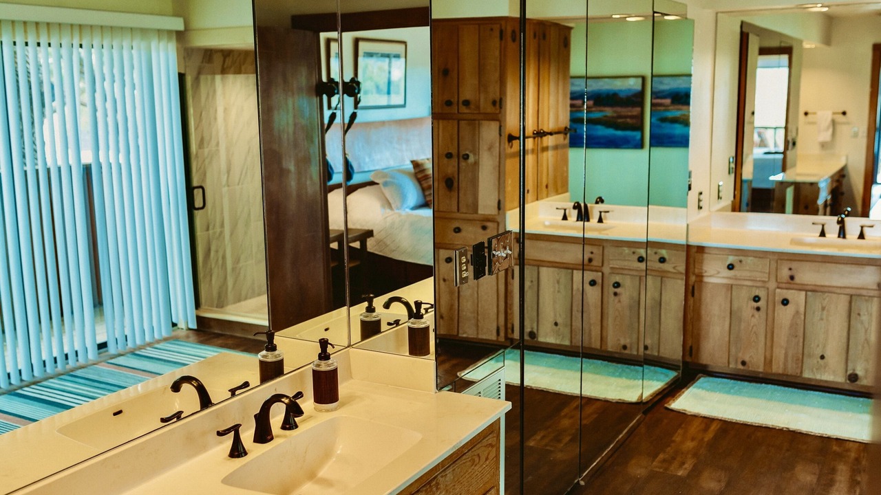 Photo of Bathroom in Point Venture