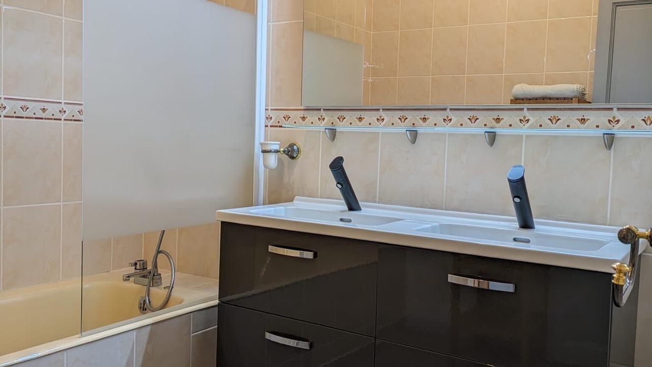 Photo of Bathroom in Le Manoir