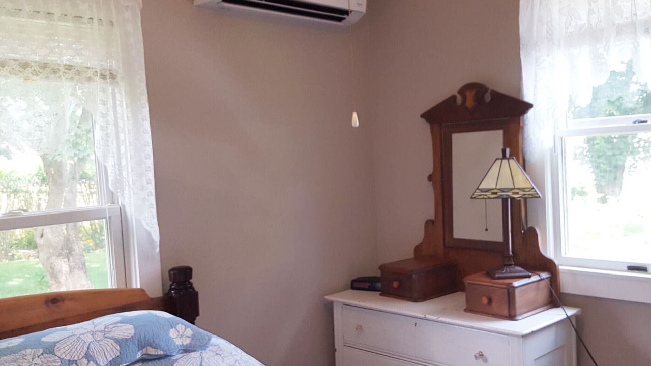 Photo of Bedroom in Aquebogue