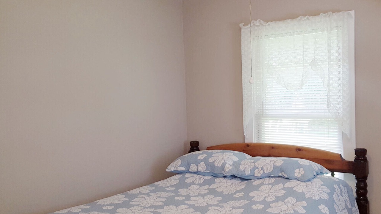 Photo of Bedroom in Aquebogue