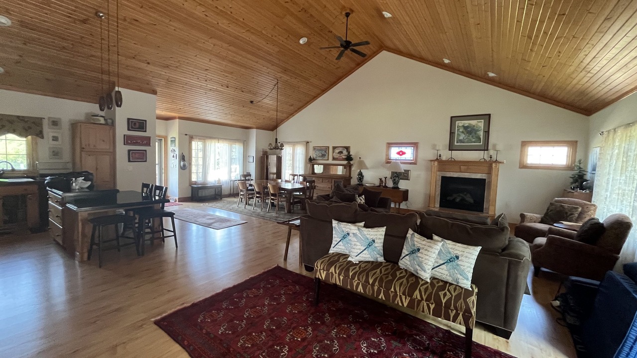 Photo of Livingroom in The Galena Territory