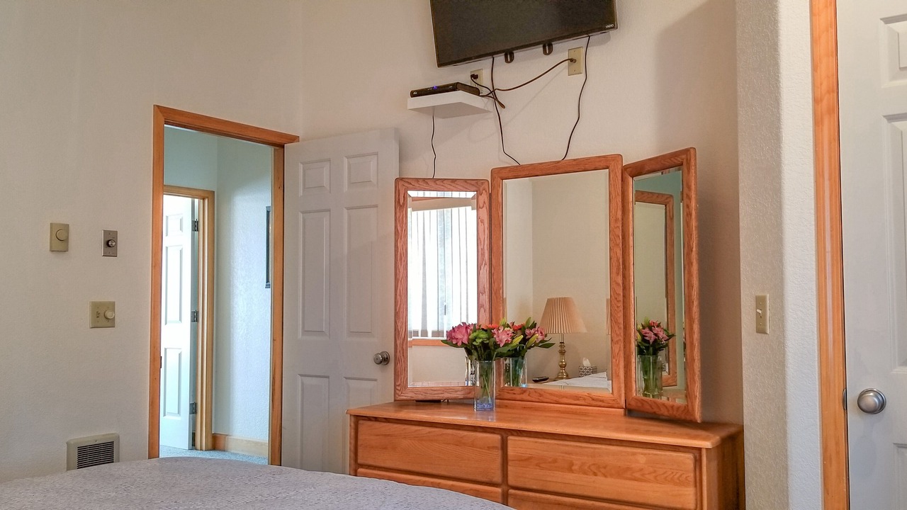 Photo of Bedroom in Netarts