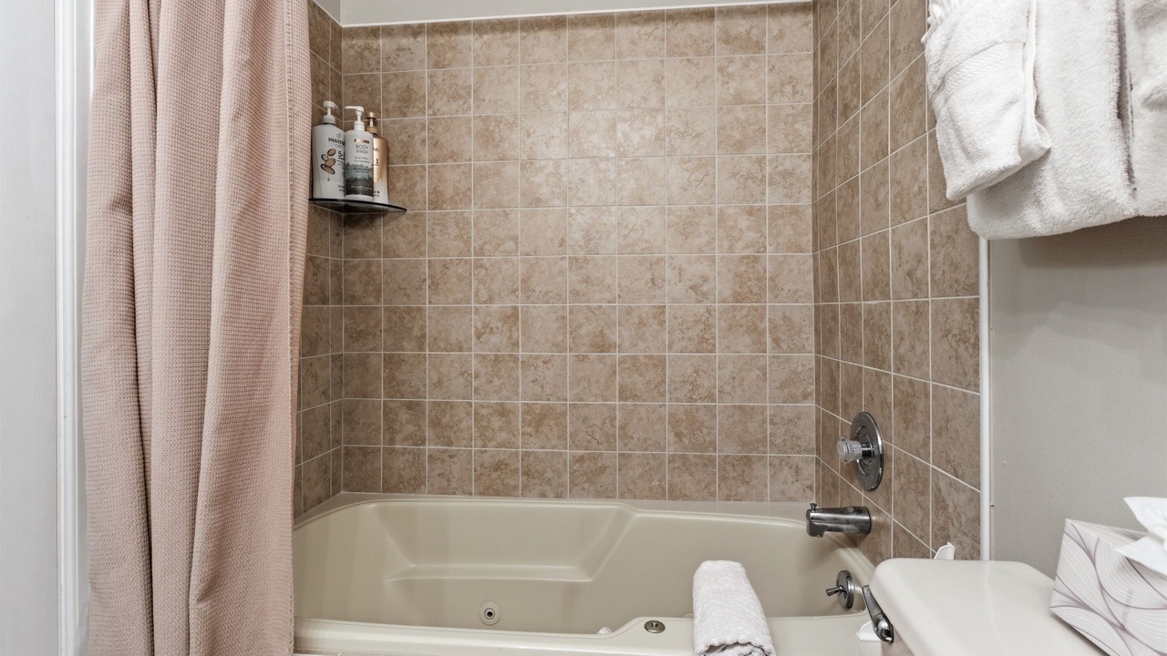 Photo of Bathroom in Four O'Clock