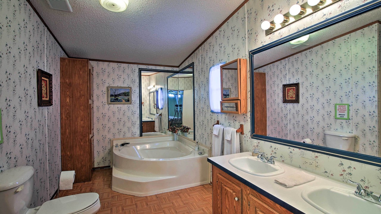 Photo of Bathroom in Utopia