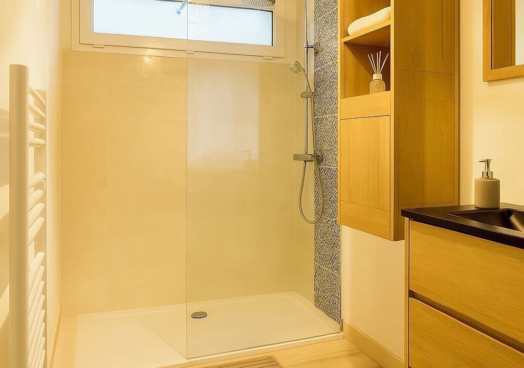 Photo of Bathroom in La Jetee