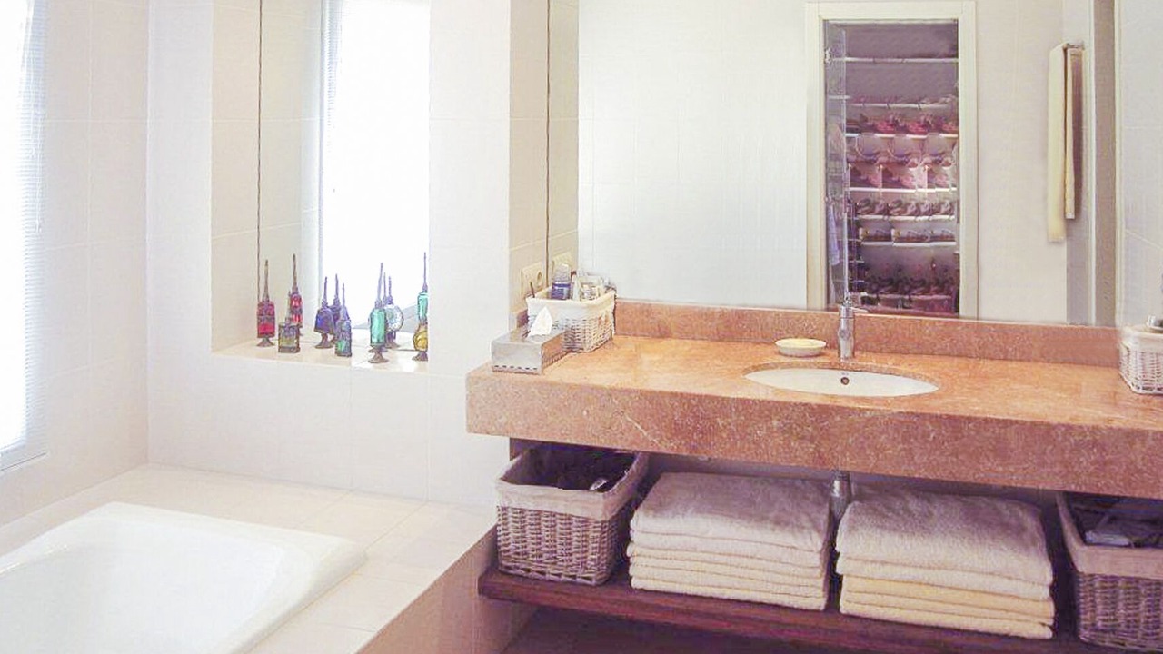 Photo of Bathroom in L Almadrava