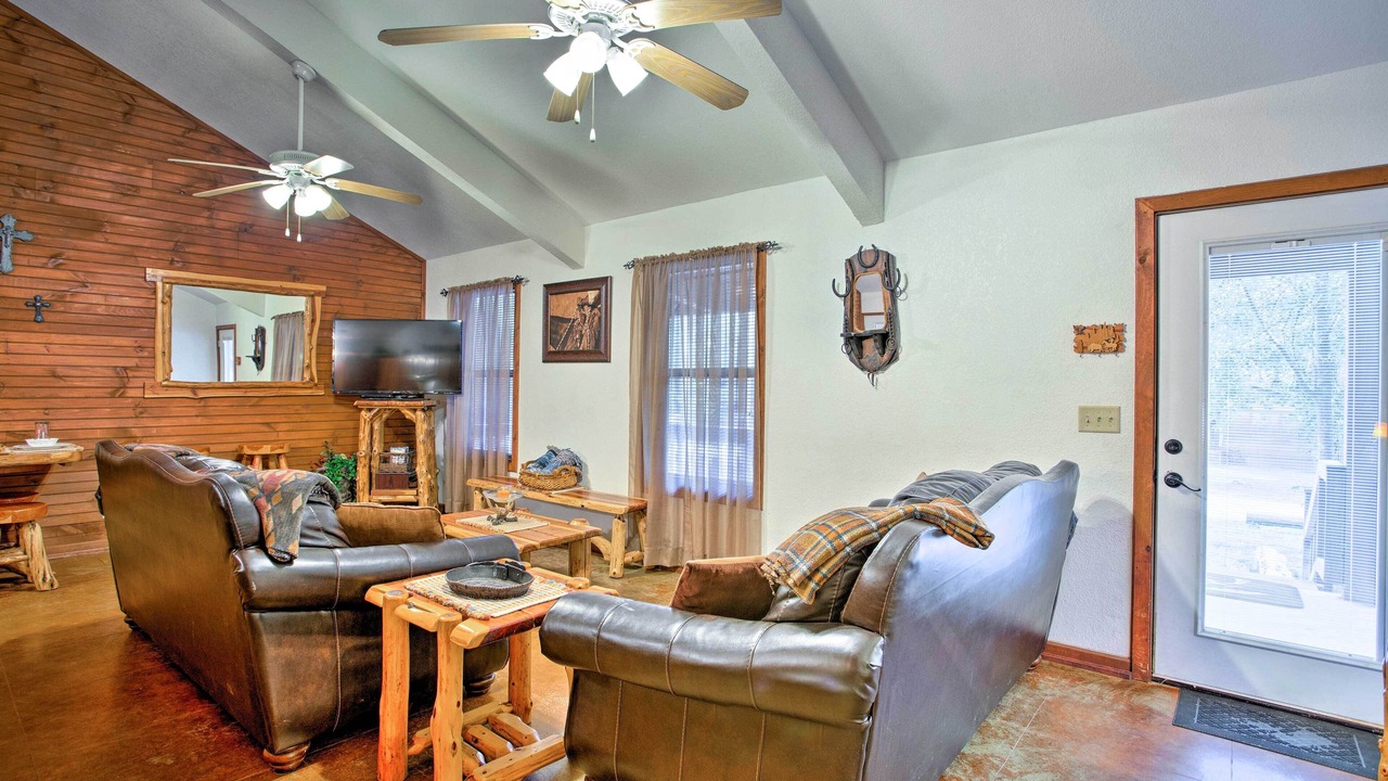 Photo of Livingroom in Broken Bow