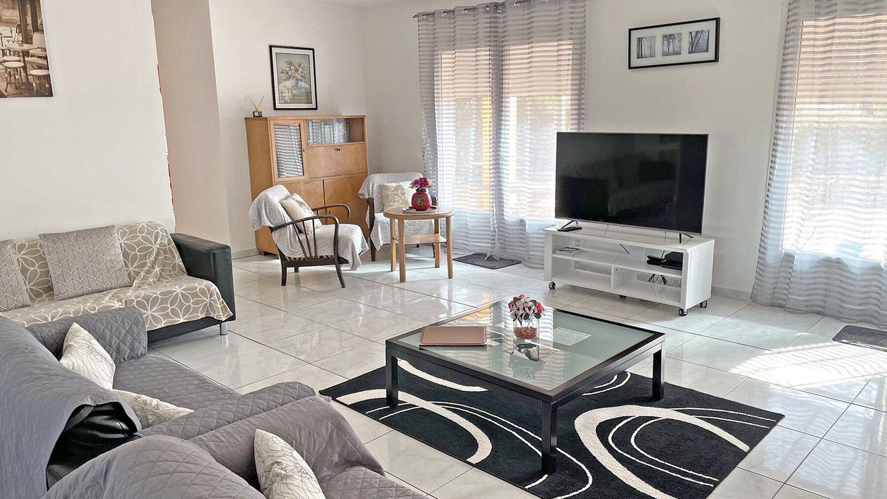 Photo of Livingroom in Entrecasteaux